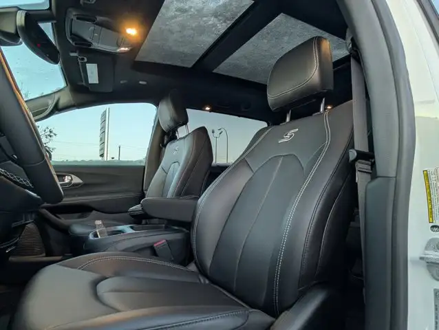 2026 Chrysler Pacifica Select in Cars & Trucks in Edmonton - Image 18