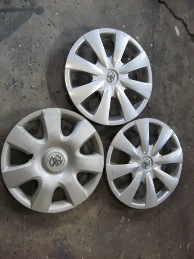 3 hubcaps for Toyota corolla ( came off the 2010 corolla) 2 the same ,one a little different .$45 fo...