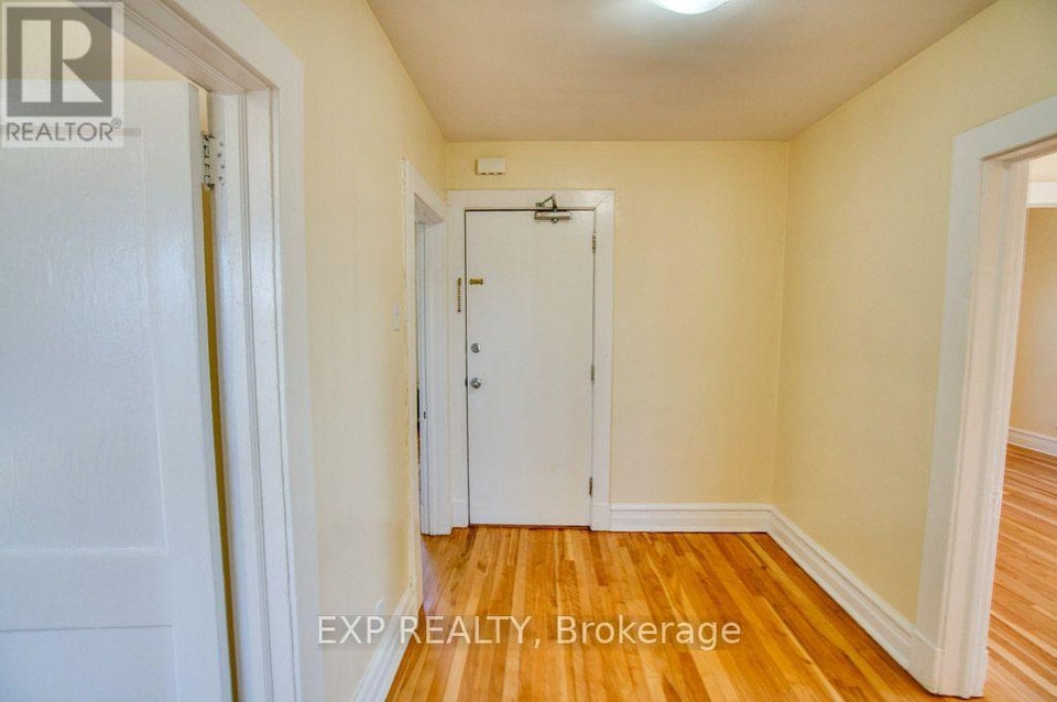 3 - 76 FAIRMONT AVENUE Ottawa, Ontario 3