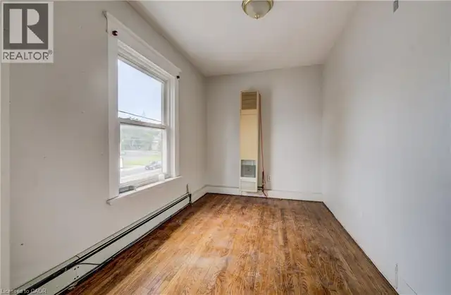 698 KING Street W Kitchener, Ontario in Houses for Sale in Kitchener / Waterloo - Image 26
