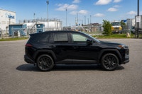 Key Features: ALLOY WHEELS, BLIND SPOT, KEYLESS ENTRY, POWER ADJUSTABLE SEATS, LUMBER SUPPORT, MEMOR... (image 5)