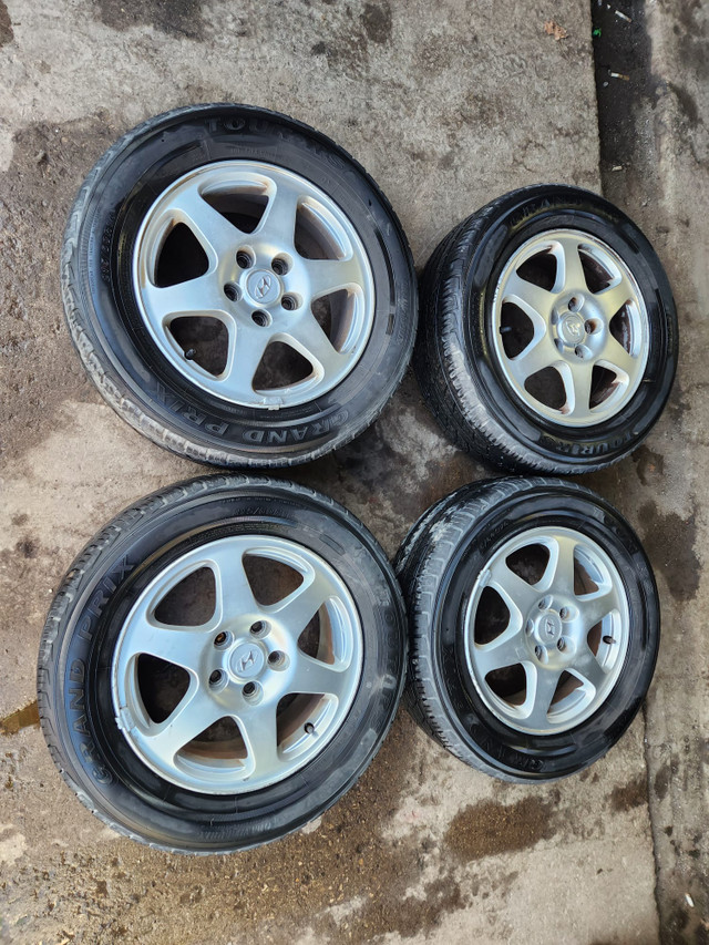215 60 16 - RIMS AND TIRES - HYUNDAI - LIKE NEW in Tires & Rims in Kitchener / Waterloo