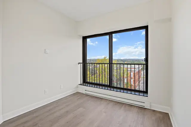 Peterborough 1 Bedroom Deluxe, 1 Bathroom Apartment for Rent: in Long Term Rentals in Peterborough - Image 18