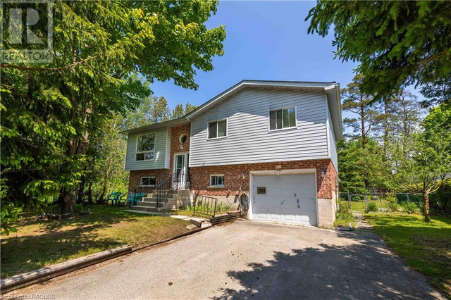 517 ELIZABETH Street Hepworth, Ontario in Houses for Sale in Owen Sound
