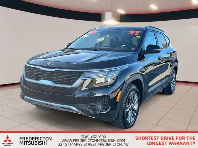 Seltos LX AWD with Heated Seats & Wheel, and Apple Carplay!This 2021 Kia Seltos LX AWD offers a smoo...