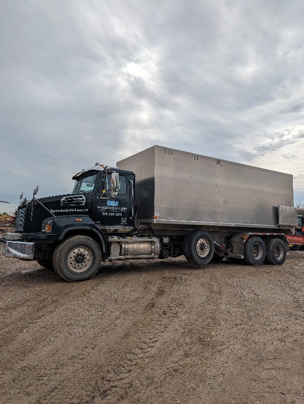 2013 Western Star 4900SB automatic with On-Trux roll off low km in Heavy Trucks in Guelph