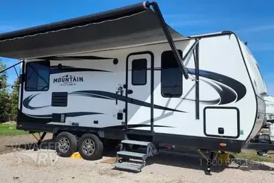 Located in Winfield, BC Call or Text 250-766-4607 Voyager RV Centre 1-800-668-1447 PHOTOS ARE NOT EX...