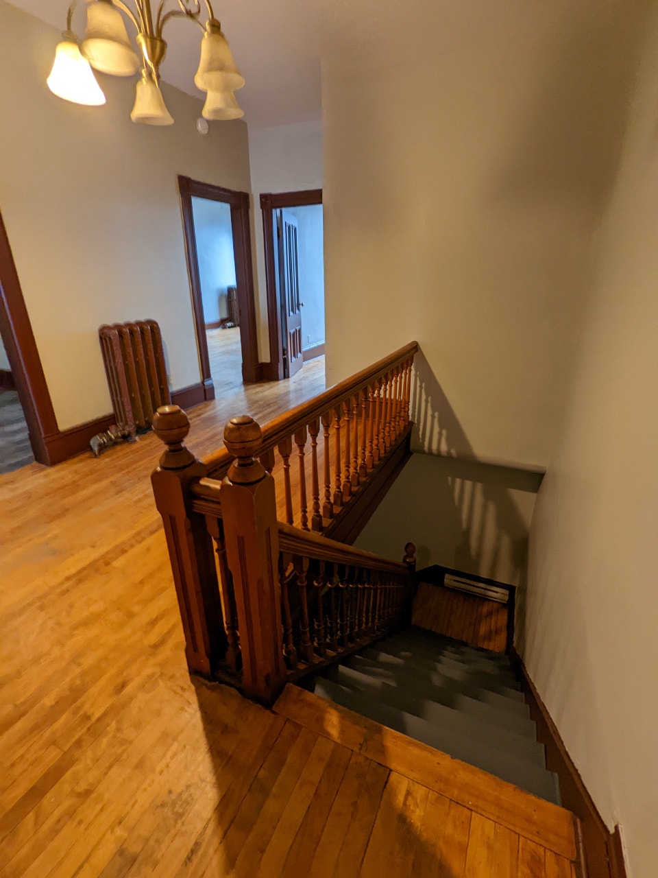 333 Main St #4 - 3BR North, Top Floor, Spacious, Deck, W/D 3