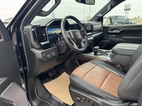 . Engine: Gas V8 5.3L/325 (image 9)