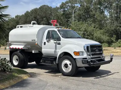 2015 FORD F-750 Water Truck Lightbar Water Sprayer AC/Heat Air Brakes AM/FM Radio GET APPROVED OVER...
