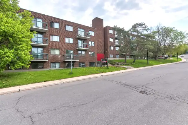 4.5 Grand and Luxurious Two-Storey, Pierrefonds 1695$62863758402819121