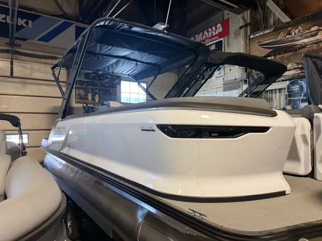 2024 Manitou Cruise 22 MAX Switchback **BLOW OUT PRICING !!!! ** in Powerboats & Motorboats in Moose Jaw - Image 7