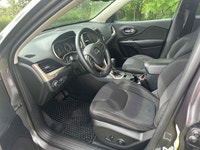 ALL TRADES WELCOME!! OPERATING BY APPOINTMENT Gorgeous 2015 Jeep Cherokee 4x4!!! Extra clean inside... (image 7)