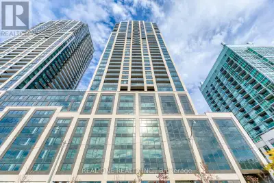 Luxury Lakeview Living! Beautiful 1 Bedroom + Den & 2 Bath Condo Featuring a Functional Open-Concept...