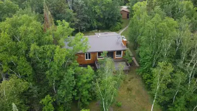 Move-In Ready Waterfront Home or Cottage Approx. 15 Minutes from Lac du Bonnet or Powerview-Pine Fal...