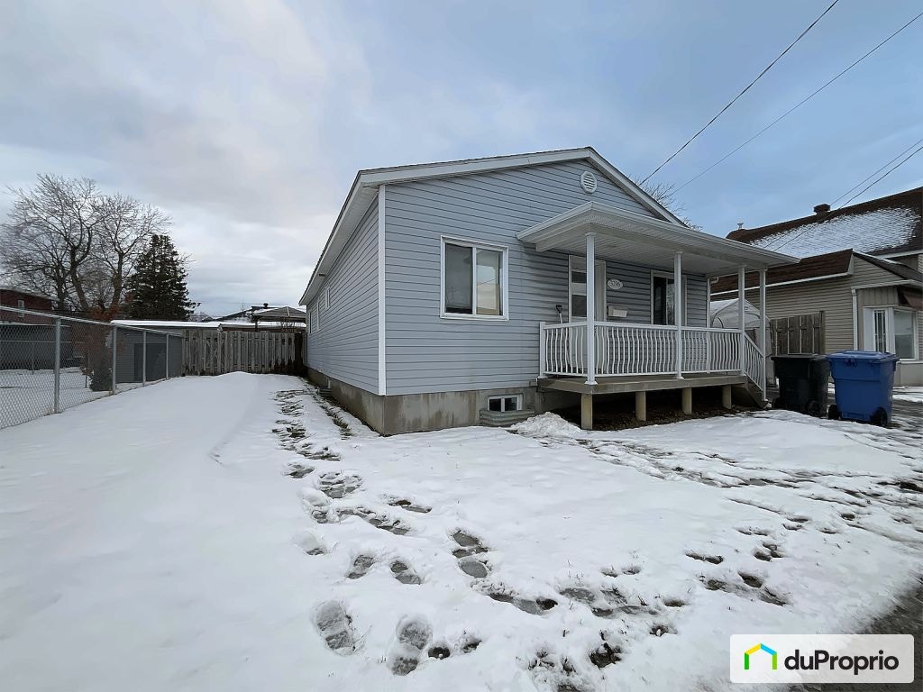 $429,900 - Bungalow for sale in Longueuil (St-Hubert) — photo 1