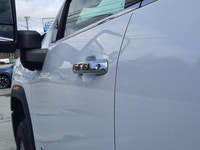 Engine: Duramax 6.6L Turbo-Diesel V8 B20-Diesel compatible L/100Km City: 0.0 L/100Km Hwy: 0.0 Safety... (image 7)