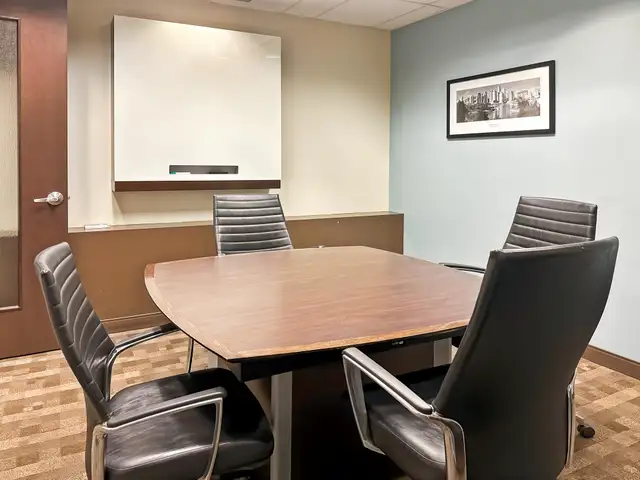 Office space for rent for 4 persons in Royal Bank Building in Commercial & Office Space for Rent in Regina - Image 9