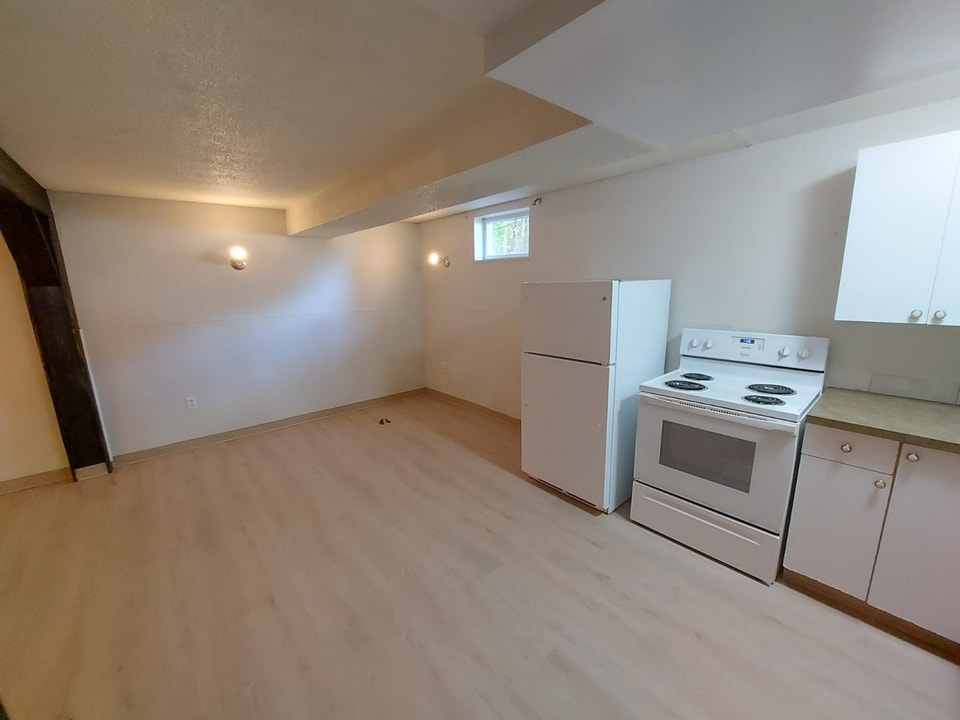 2 Bedroom Basement Suite in Highland Green! 3