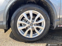 This Nissan Qashqai boasts a Regular Unleaded I-4 2.0 L/122 engine powering this Variable transmissi... (image 9)