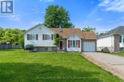 Fantastic Location! Just steps away from the charming and vibrant Downtown Ridgeway, known for its b...
