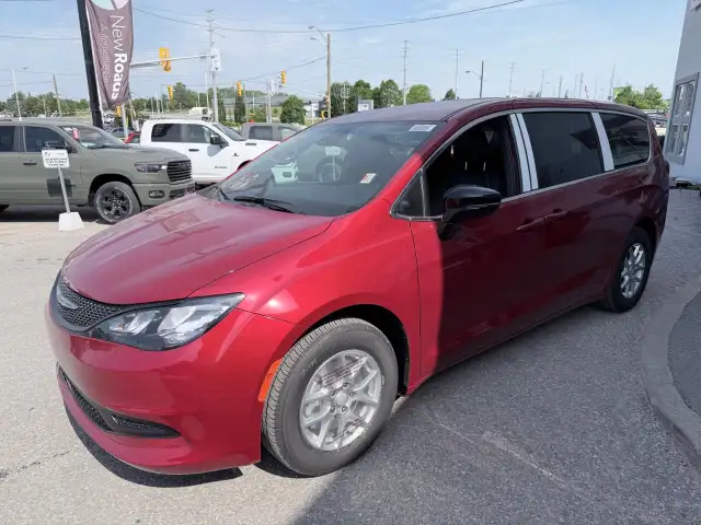 2027 Chrysler Grand Caravan SXT in Cars & Trucks in Markham / York Region - Image 3