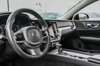 ... Engine: Moteur à 4 cylindres 2.0L/120CI Safety Equipment Contrôle électronique de la stabilité S... (image 9)