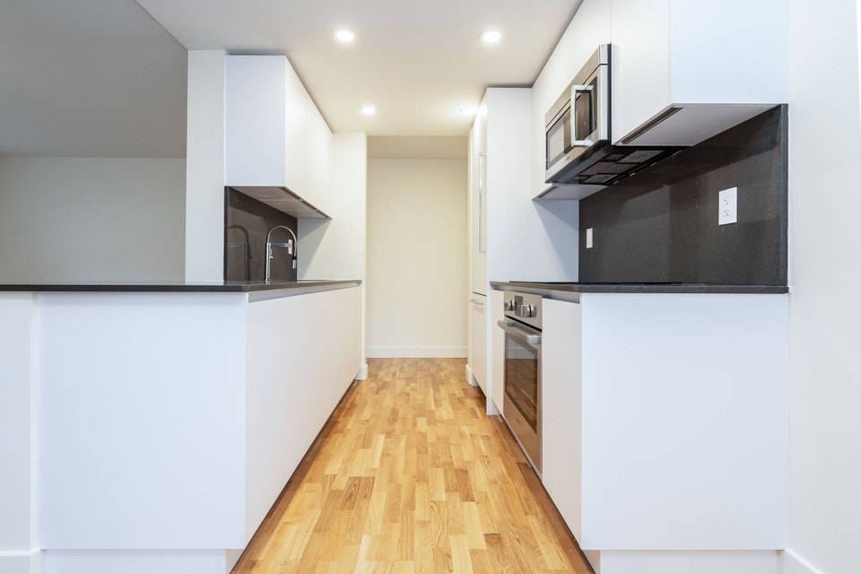 renovated two bedroom, eglinton and dvp - ID 895 2