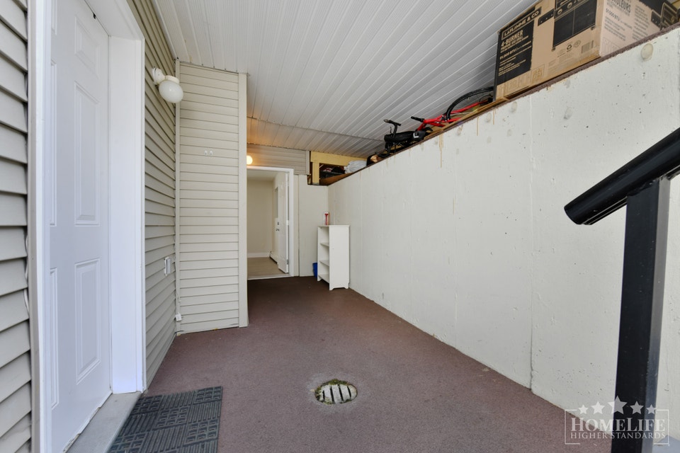 Quiet and Peaceful 2 Bedroom Basement Suite in Surrey 3