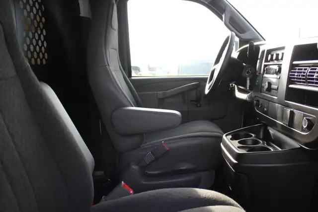 2023 GMC Savana Cargo Base in Cars & Trucks in Comox / Courtenay / Cumberland - Image 18