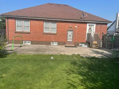 Legal basement suite, completed 3 years ago. 3 bedrooms, tub & shower, washer/dryer. utilities share...