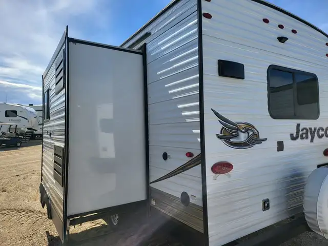 2019 Jayco JAY FLIGHT 235 RKS in Travel Trailers & Campers in St. Albert - Image 5