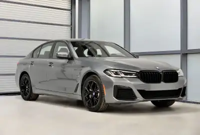 Traction intégrale xDrive/ Brooklyn grey / Premium Essential / Apple Carplay / Navigation / Camera d...