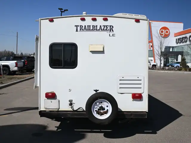 2010 Trailblazer T240S in Travel Trailers & Campers in St. Albert - Image 6