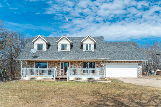 2506 SF 4 bed, 2.5 bath home on 1 acre 5 mins from Ste Anne! in Houses for Sale in Winnipeg