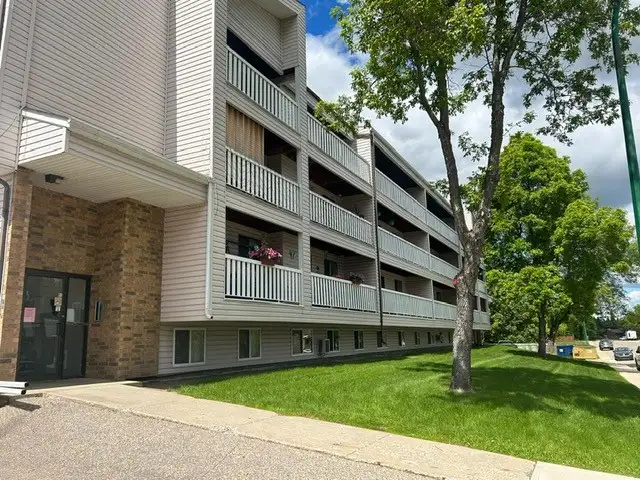 IN-SUITE WASHER & DRYER / ELEVATOR! in Long Term Rentals in Prince Albert - Image 2