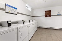 The Greenview has bright, spacious bachelor, 1 bedroom and 2 bedroom units. College Square Shopping... (image 3)