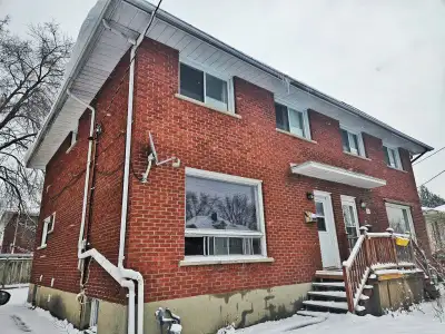 913 Pinecrest Rd, Ottawa, ON, K2B 6B1 Semi-Detached Home/4 +1 Bdrm/ Finished Basement/Rent/Ottawa/Ne...
