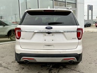 * Intelligent 4WD with different drive modes * 7-passenger seating with flexible cargo space and ava... (image 3)