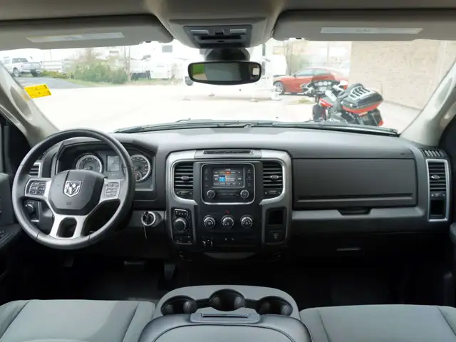 2023 Dodge RAM 1500 SLT Crew Cab - SHORT BED | 4x4 | LOW KMS!!! in Cars & Trucks in Winnipeg - Image 3