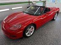LOW KM - EXTRA CLEAN - CONVERTIBLE 2009 Chevrolet Corvette Convertible w/ 1LT. This car looks & driv... (image 2)