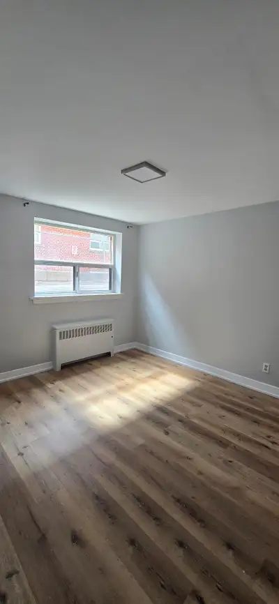 1 Bedroom Apartment on the Kingsway 1 Bedroom apartment available in a prime Etobicoke neighbourhood...