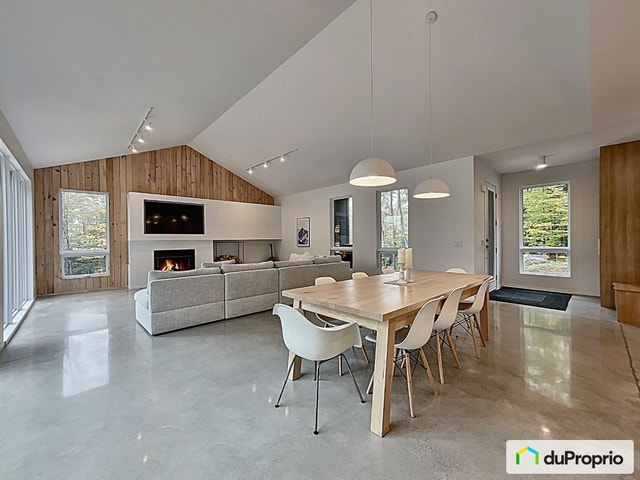 $713,000 - Bungalow for sale in St-Donat — photo 1