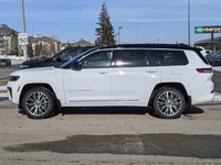 This Jeep Grand Cherokee L has a strong Intercooled Turbo Regular Unleaded I-4 2.0 L/122 engine powe... (image 4)