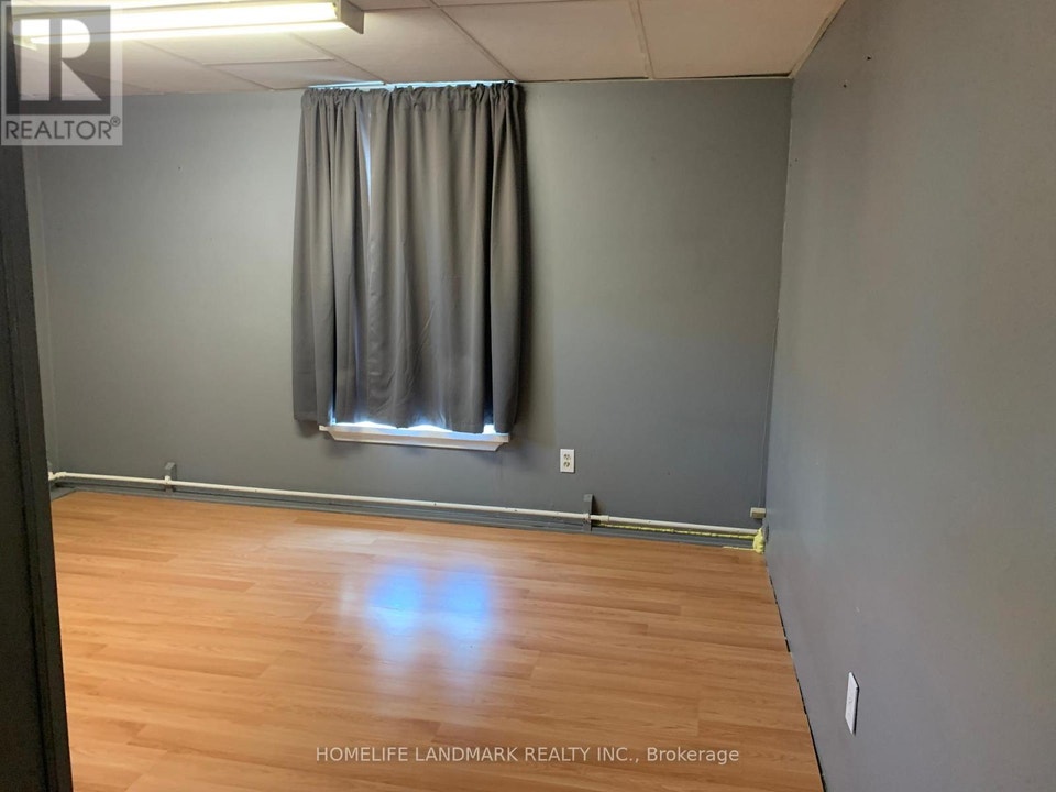 9 - 2 BASCOM STREET S Uxbridge, Ontario 3