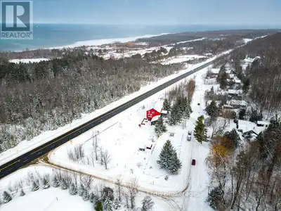 Winter Seasonal Lease! Available for the 2025/26 ski season, this extraordinary converted barn offer...