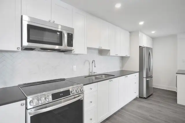 2 Bedroom Apartment for Rent - 2222 Bellevue Avenue in Long Term Rentals in Vancouver - Image 4