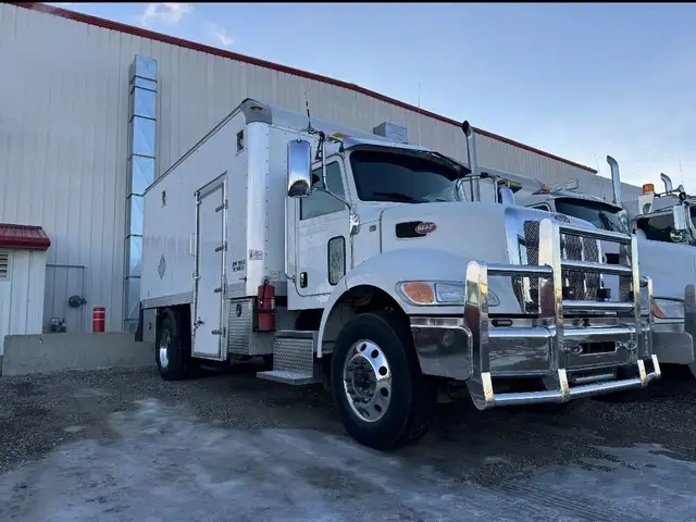 2018 PETERBILT 337 in Heavy Trucks in Calgary - Image 2