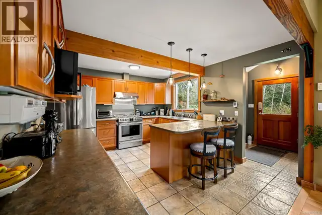 1590 Carrington Bay Rd Whaletown, British Columbia in Houses for Sale in Campbell River - Image 6
