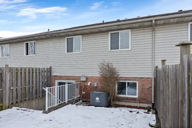 South Windsor - Move in ready 2+1 bedroom, 2 bath home for sale in Houses for Sale in Windsor Region - Image 21